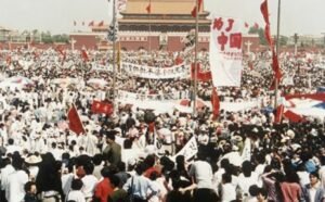 1989 Tiananmen Meydanı Protestoları 26x425