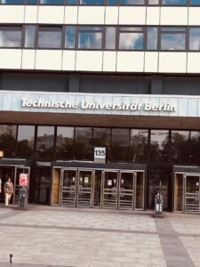 Technische Universitât Berlin 1