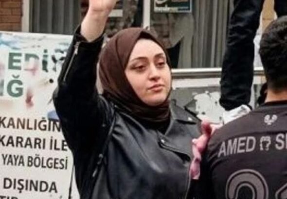 Türklüğü_ili_övünen_kız