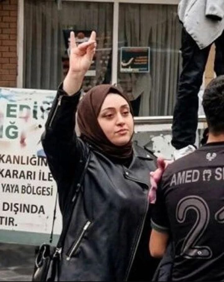 Türklüğü_ili_övünen_kız